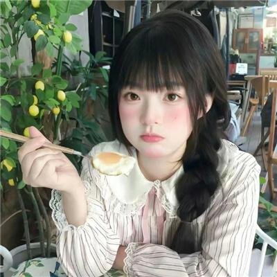 葡萄架下的女神